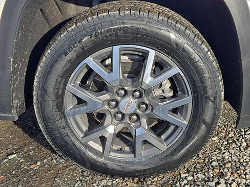 Used 2023 GMC Acadia SLE image 10