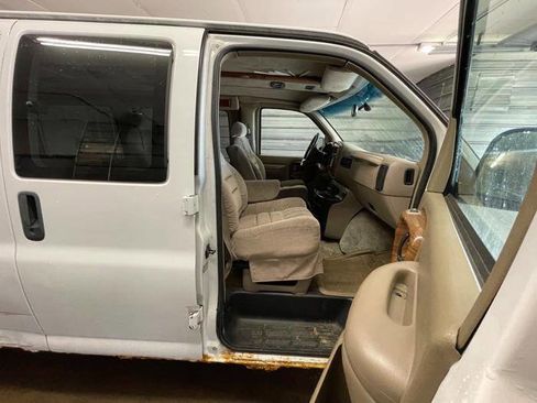 Used 2002 Chevrolet Express 1500 image 30