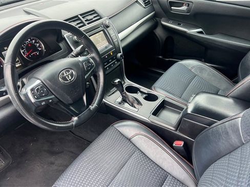 Used 2015 Toyota Camry SE image 10