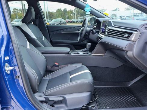 Used 2025 Toyota Camry SE image 8