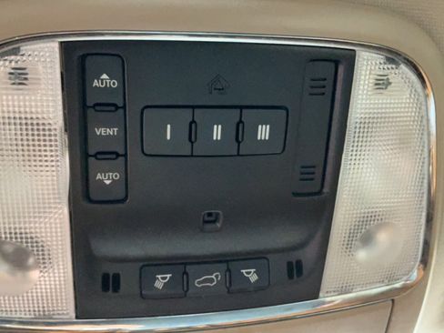 Used 2021 Jeep Grand Cherokee Limited w/ Premium Lighting Group AWD/4WD image 13