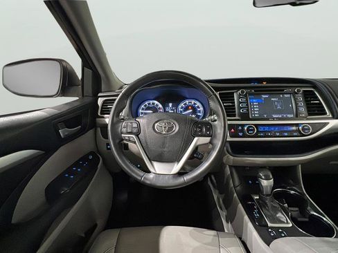 Used 2015 Toyota Highlander XLE image 16
