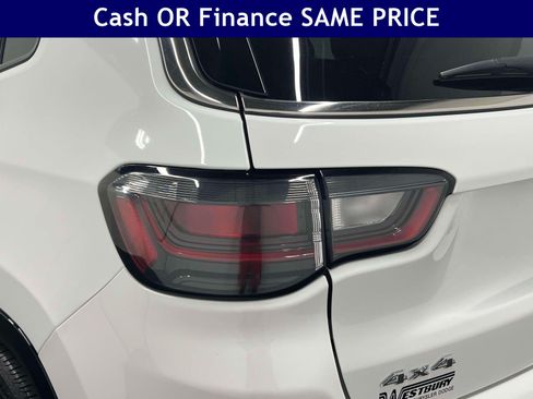 Certified 2025 Jeep Compass Limited w/ Elite Group AWD/4WD image 11