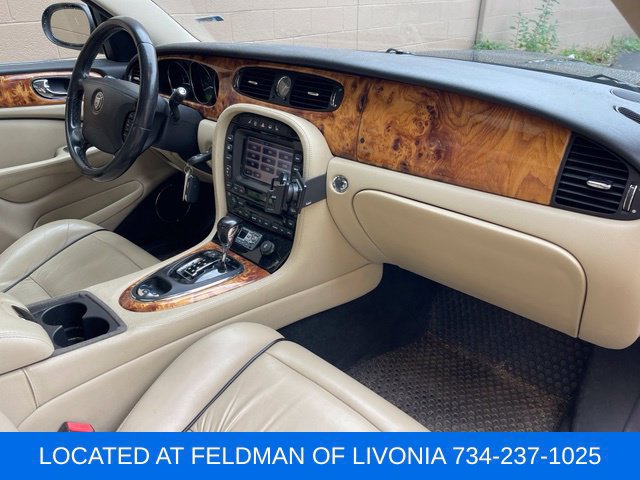 Used 2007 Jaguar XJ8 RWD image 32