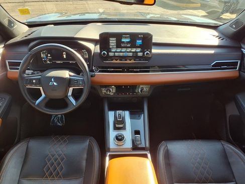 Used 2022 Mitsubishi Outlander SEL image 3