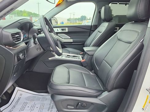 Used 2024 Ford Explorer Limited w/ Limited Technology Package AWD/4WD image 16