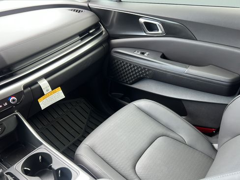 Used 2025 Kia Carnival SX Prestige FWD image 13