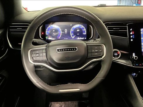 Used 2023 Jeep Wagoneer 2WD image 5