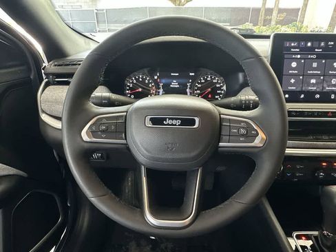Used 2023 Jeep Compass Latitude AWD/4WD image 15