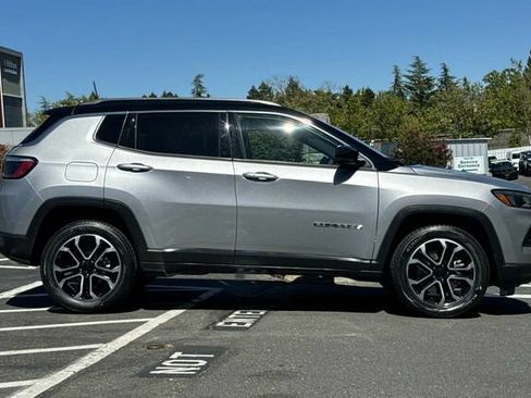Certified 2023 Jeep Compass Limited AWD/4WD image 3