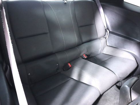 Used 2015 Chevrolet Camaro LT RWD image 31