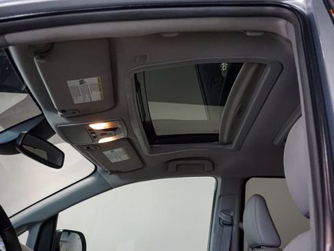 Used 2019 Toyota Sienna XLE Premium FWD image 71