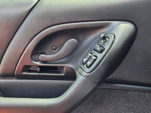 Used 2001 Chevrolet Camaro Z28 w/ SS Performance/Appearance Pkg RWD image 6