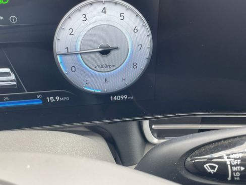 Used 2025 Hyundai Elantra SEL image 40