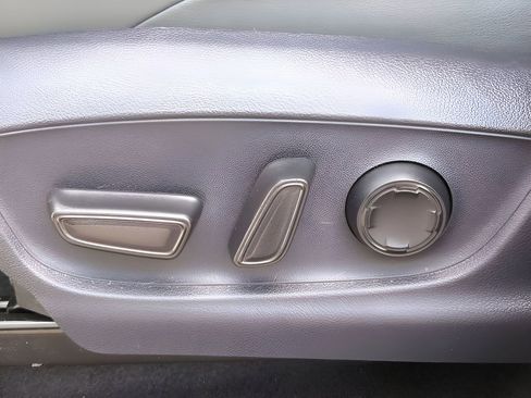 Used 2025 Toyota Tacoma Trailhunter image 19