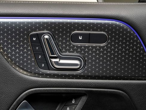 Used 2024 Mercedes-Benz GLB 250 w/ Exclusive Package image 42