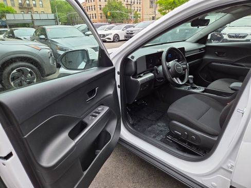 Used 2025 Hyundai Kona SEL AWD/4WD image 7