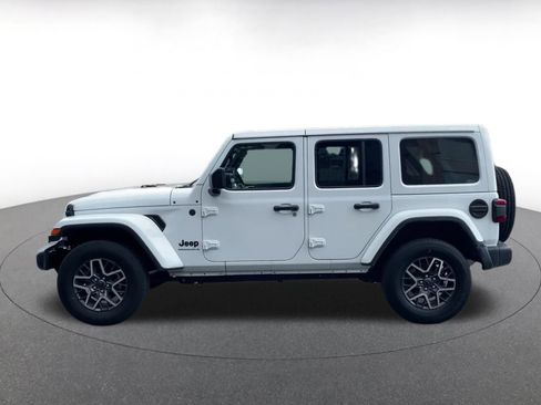 Used 2025 Jeep Wrangler Sahara image 9