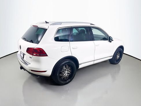 Used 2011 Volkswagen Touareg Sport image 7