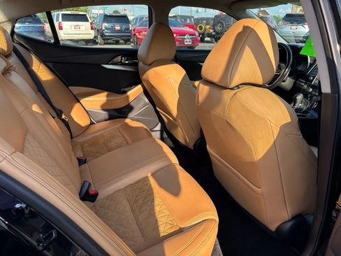 Used 2016 Nissan Maxima SR image 6