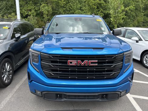 Used 2023 GMC Sierra 1500 Elevation AWD/4WD image 2