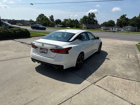 Used 2024 Nissan Altima 2.5 SR w/ SR Premium Package FWD image 7
