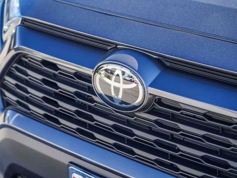 New 2025 Toyota RAV4 LE image 5