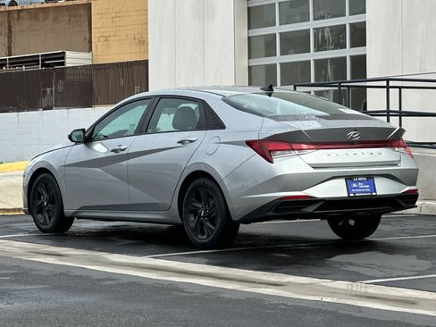 Used 2021 Hyundai Elantra SEL FWD image 5