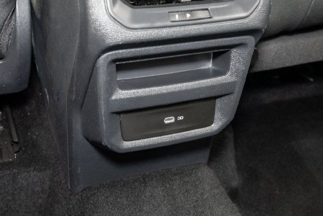 Used 2025 Volkswagen Taos SE AWD/4WD image 29