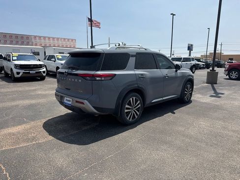 Used 2022 Nissan Pathfinder Platinum w/ Cargo Package FWD image 4