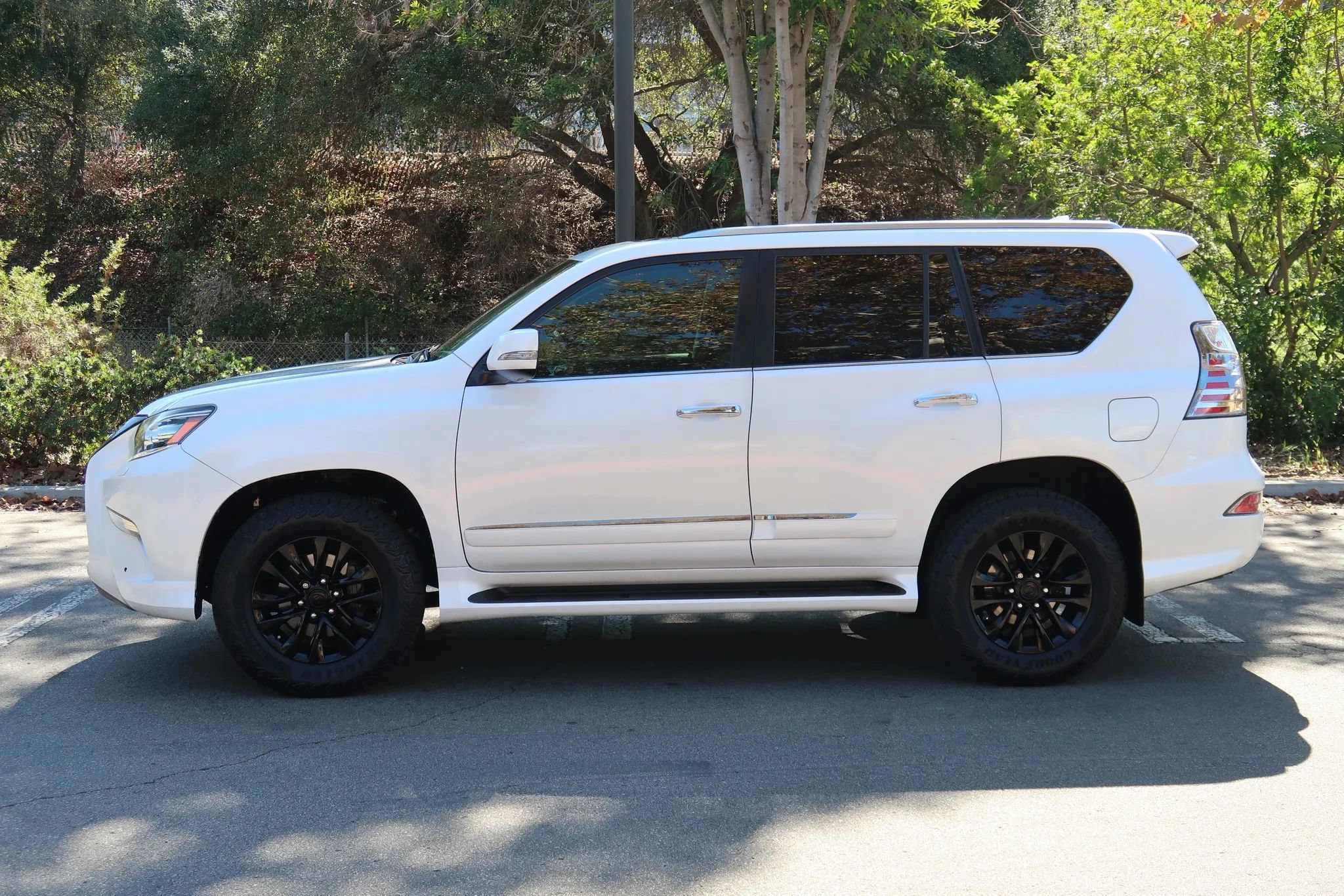 Used 2016 Lexus GX 460 w/ Premium Package AWD/4WD image 4