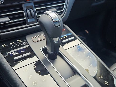 New 2026 Porsche Macan Turbo image 26