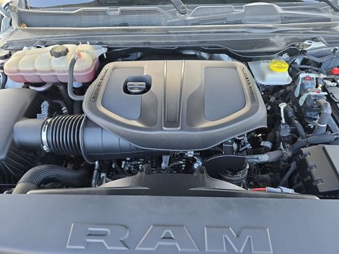 Used 2025 RAM 1500 Laramie AWD/4WD image 32