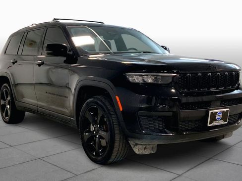 Used 2023 Jeep Grand Cherokee L Laredo image 2