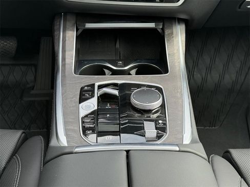 New 2025 BMW X7 xDrive40i w/ Premium Package image 9
