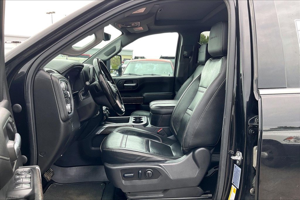 Used 2023 GMC Sierra 2500 Denali w/ Denali Black Diamond Edition AWD/4WD image 25