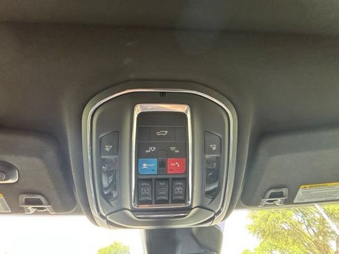 Used 2024 Jeep Grand Cherokee L Limited w/ Luxury Tech Group II AWD/4WD image 17