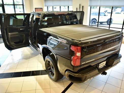 Used 2021 Chevrolet Silverado 1500 Custom Trail Boss w/ Safety Confidence Package AWD/4WD image 9