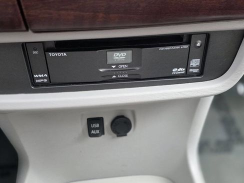 Used 2014 Toyota Sienna Limited image 23