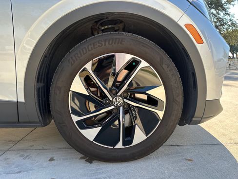 Used 2022 Volkswagen ID.4 Pro image 9