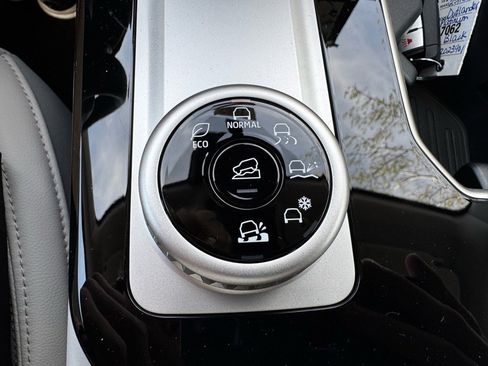 New 2025 Mitsubishi Outlander AWD image 39