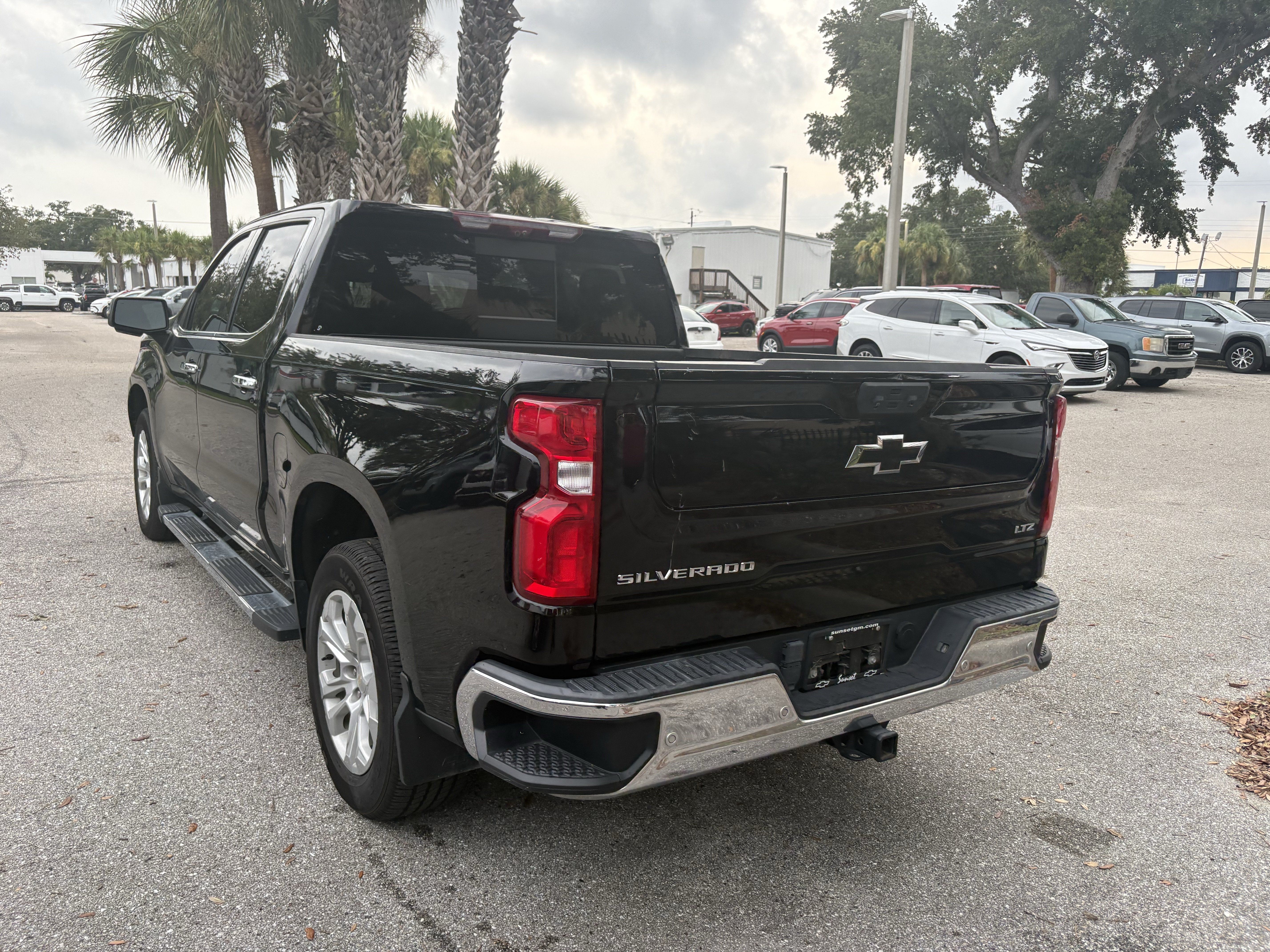 Used 2022 Chevrolet Silverado 1500 LTZ w/ LTZ Premium Package RWD image 5