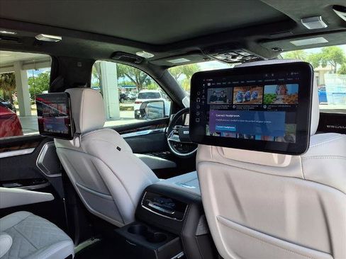New 2026 Cadillac Escalade Platinum Sport AWD/4WD image 11