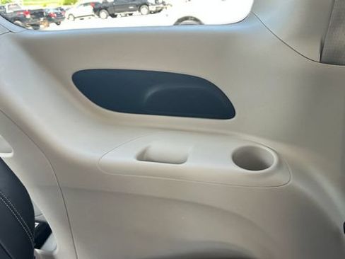 Used 2024 Chrysler Pacifica Touring-L FWD image 46