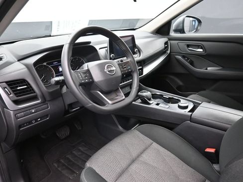 Used 2025 Nissan Rogue SV AWD/4WD image 18