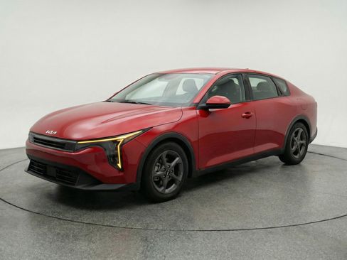 Used 2025 Kia K4 LXS image 3