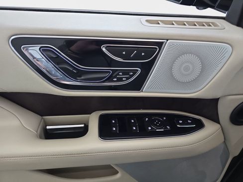 Used 2018 Lincoln Navigator L Reserve w/ Technology Package AWD/4WD image 28
