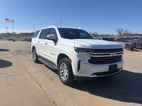 Used 2024 Chevrolet Suburban LT image 1