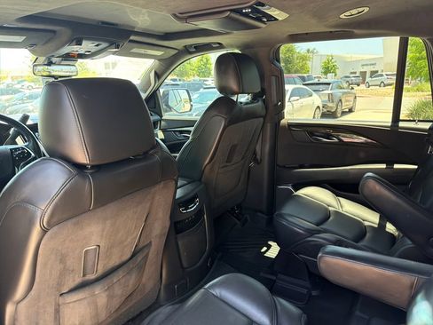 Used 2020 Cadillac Escalade Platinum AWD/4WD image 36