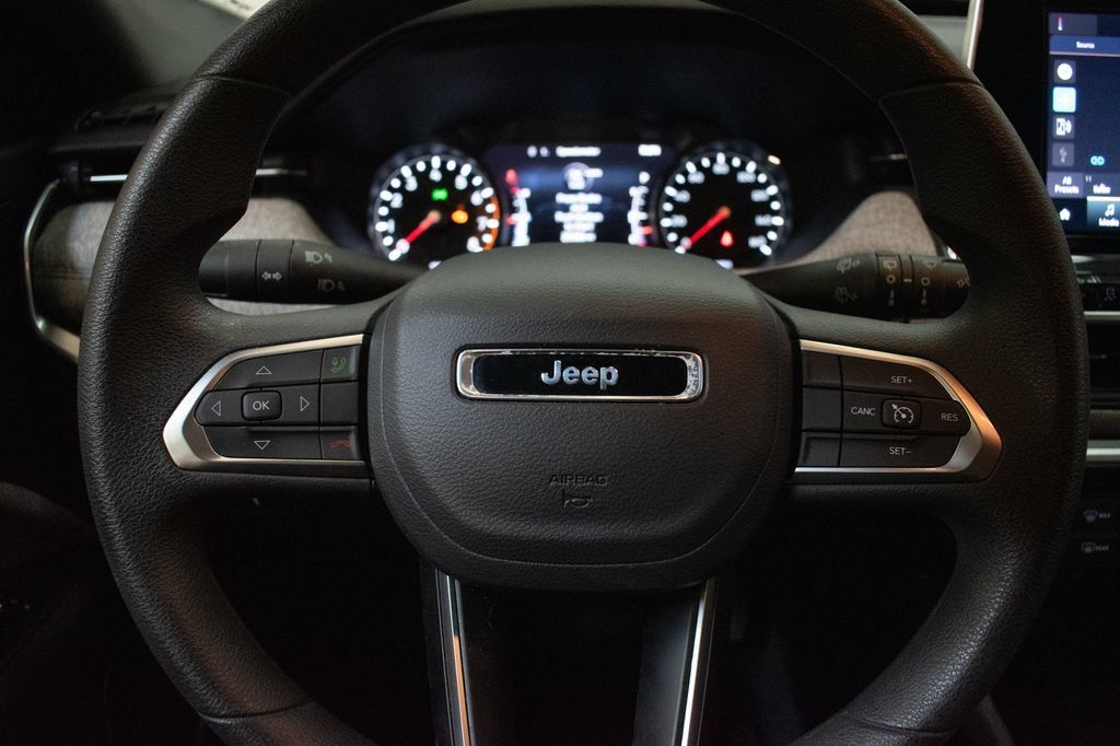 Used 2025 Jeep Compass Sport AWD/4WD image 12